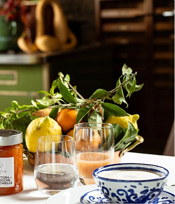 Tavola apparecchiata per evento